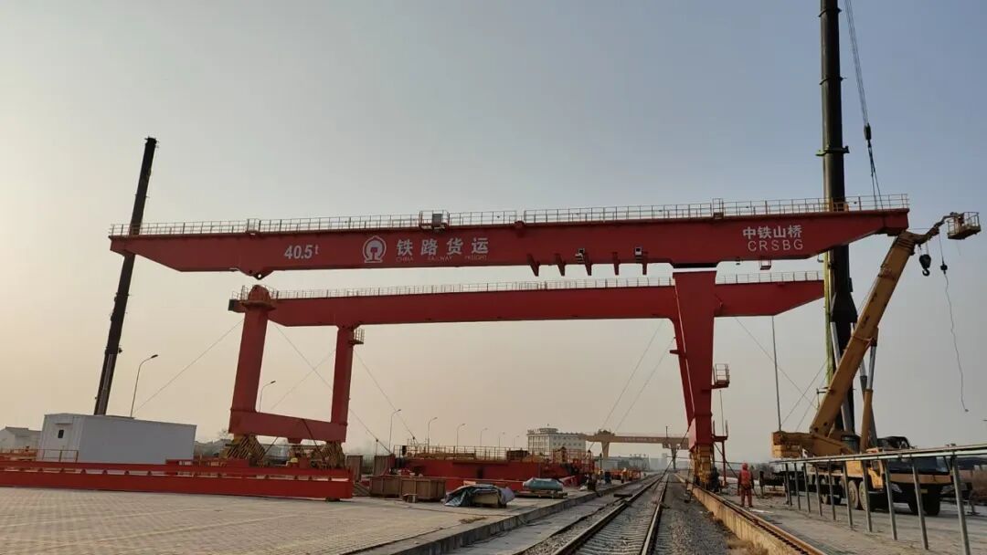 宝鸡集装箱吊安装项目主梁吊装圆满成功!